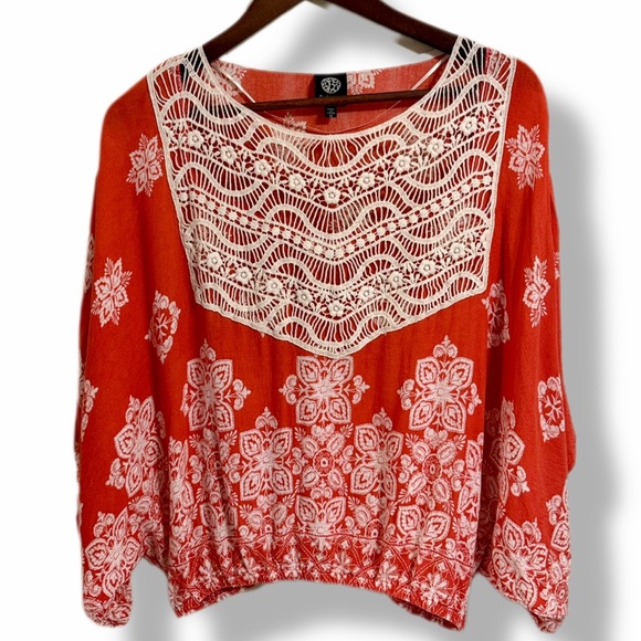 bobeau Tops - Bobeau Boho Crochet Lace Floral Blouse Coral White Peasant Top M